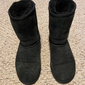 kids uggs (black)